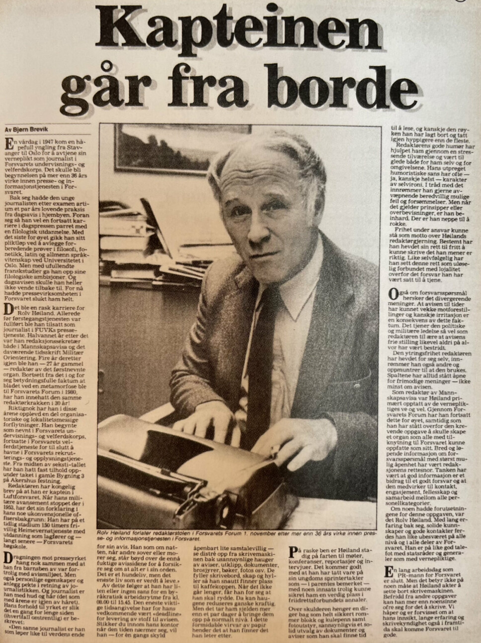 FARVEL: Direktør Bjørn Brevik i Forsvarets rekrutterings og opplysningstjeneste (FRO) skriver avskjedsintervjuet med Rolv Høiland. (Oppslag fra Nummer 22 i 1983.)