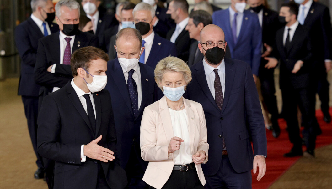 TOPPMØTE: Frankrikes president Emmanuel Macron, EU-kommisjonens leder Ursula von der Leyen og andre deltakere på toppmøtet for EUs østlige partnerskap.