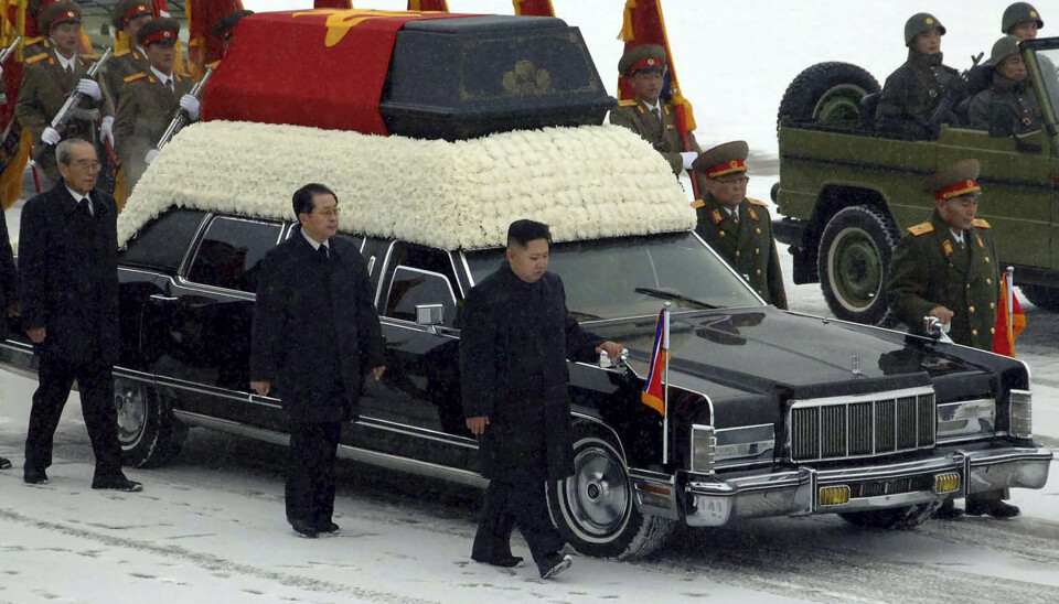 BEGRAVELSE: Kim Jong-un følger sin fars kiste i en prosesjon gjennom Pyongyangs gater 28. desember 2011.