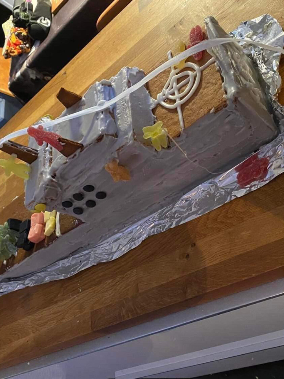 AKTER: Helikopterdekket helt akter på skipet.