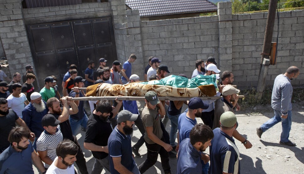 DREPT: Zelimkhan Khangoshvili blir begravet på hjemstedet i Georgia, etter at han ble skutt og drept i Berlin, august 2019. Tyskland mener Russland sto bak drapet og har i ettertid utvist russiske diplomater fra landet.