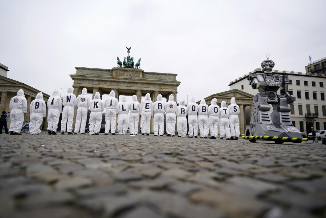 NEI TIL DRAPSROBOTER: Demonstrasjon i Berlin i 2019. Aktivister demonstrere for å forby drapsroboter.