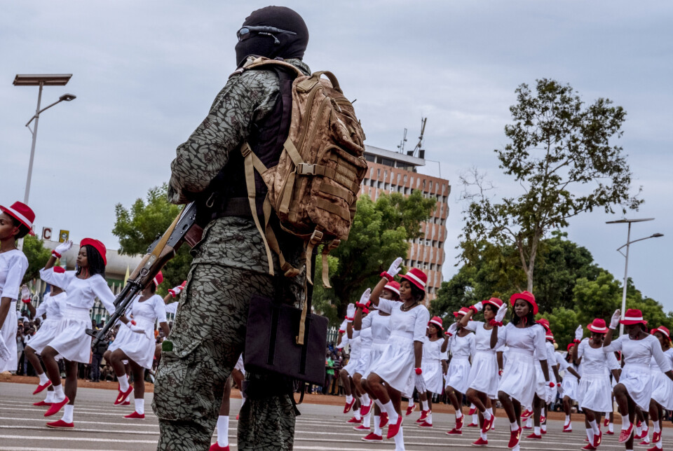 WAGNER: En soldat fra Warner-gruppen trener en styrke i Den sentralafrikanske republikk i 2019.