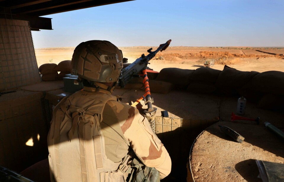 TAKUBA: En fransk soldat passer på Menaka-leiren i Mali, som brukes av Takuba-styrken.