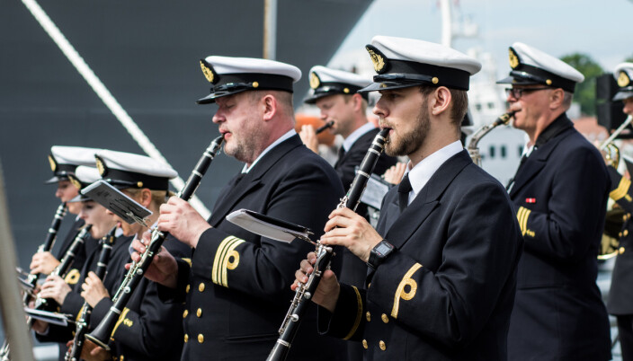 DÅP: Sjøforsvarets musikkorps har en rekke oppdrag gjennom året. Her spiller de under dåpen til Sjøforsvarets logistikkfartøy, KNM «Maud», i 2019. DÅP: Sjøforsvarets musikkorps har en rekke oppdrag gjennom året. Her spiller de under dåpen til Sjøforsvarets logistikkfartøy, KNM «Maud», i 2019.