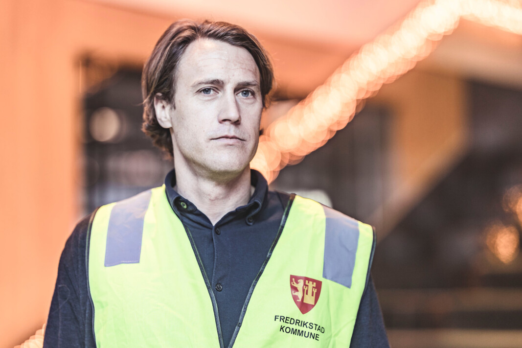 FLERSPRÅKLIG: Beredskapsleder Hans Arve Rognerud i Fredrikstad kommune har lang erfaring fra Forsvaret. At han snakker «språket» i Forsvaret og kommunen har vært en styrke når Forsvaret skal hjelpe med vaksineringen – selv om det ikke har vært avgjørende for et fungerende samarbeid. FLERSPRÅKLIG: Beredskapsleder Hans Arve Rognerud i Fredrikstad kommune har lang erfaring fra Forsvaret. At han snakker «språket» i Forsvaret og kommunen har vært en styrke når Forsvaret skal hjelpe med vaksineringen – selv om det ikke har vært avgjørende for et fungerende samarbeid.