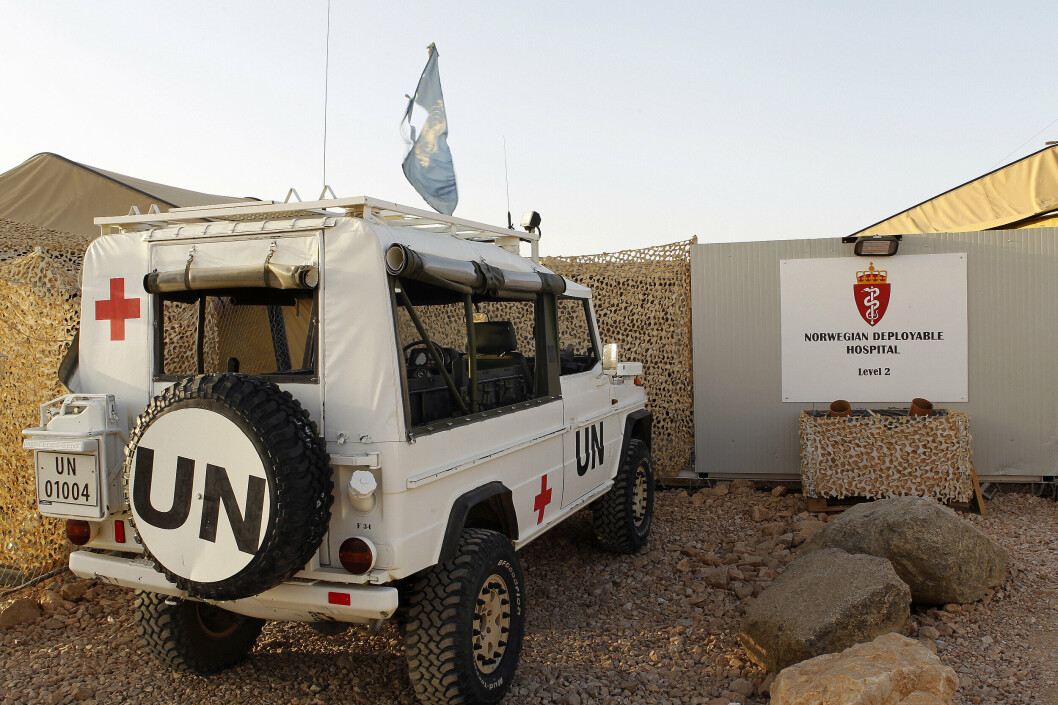TSJAD: En sanitetsfeltvogn parkert ved hovedinngangen til det norske feltsykehuset i Abéché i Tsjad.