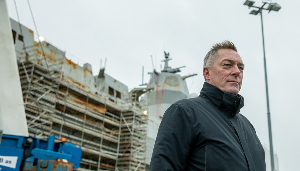 ALVORLIG: Tidligere forsvarsminister Frank Bakke-Jensen besøkte den forliste fregatten KNM Helge Ingstad på Haakonsvern i Bergen i mars 2019. Bakke-Jensen sier ulykken var en av de mest alvorlige hendelsene i perioden som forsvarsminister.
