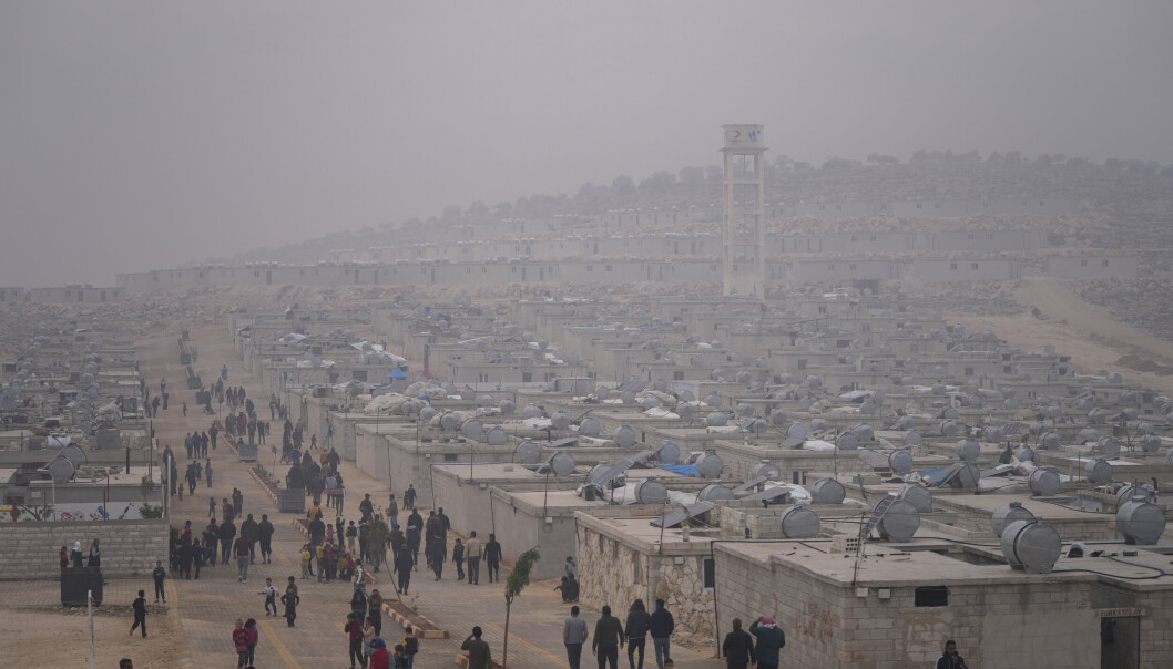 FORDREVET: Syrere i en flyktningleir drevet av tyrkiske Røde Halvmåne utenfor byen Idlib i Syria 26. november. Siden 2. verdenskrig har ingen annen krig drevet flere på flukt enn den ti år lange Syria-krigen. FORDREVET: Syrere i en flyktningleir drevet av tyrkiske Røde Halvmåne utenfor byen Idlib i Syria 26. november. Siden 2. verdenskrig har ingen annen krig drevet flere på flukt enn den ti år lange Syria-krigen.