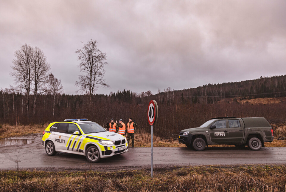 VOKTER GRENSEN: Innsatsstyrke Grebe (HV-05) på korona-grensevakt i Innlandet fylke.