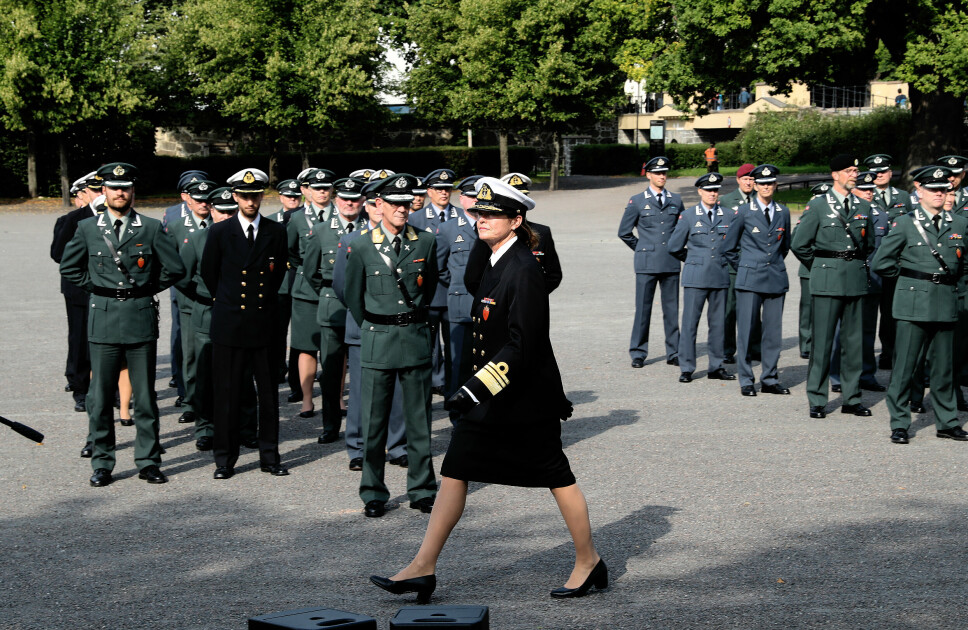 VISEADMIRAL: Sjefen for forsvarsstaben, viseadmiral Elisabeth Natvig, var iført Sjøforsvarets tjenesteantrekk da hun tiltrådte i stillingen 27. august 2019. Nå kan fargen på strømpebuksene og skohælhøyden tilpasses personlige preferanser i større grad.