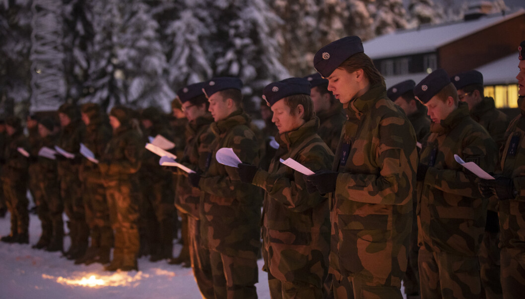 HENSYN: Det er mange konkurrerende hensyn å ta når Forsvarets ledelse skal bruke tilmålte midler mest mulig effektivt, skriver innleggsforfatter. Dette bildet er fra en julegudstjeneste på Jørstadmoen. HENSYN: Det er mange konkurrerende hensyn å ta når Forsvarets ledelse skal bruke tilmålte midler mest mulig effektivt, skriver innleggsforfatter. Dette bildet er fra en julegudstjeneste på Jørstadmoen.