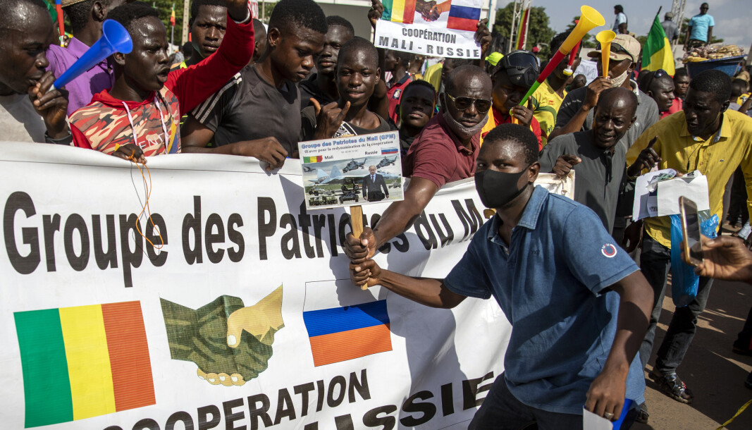 STØTTE: En demonstrasjon i Bamako mot Frankrike og til støtte for Russland 22. september. STØTTE: En demonstrasjon i Bamako mot Frankrike og til støtte for Russland 22. september.