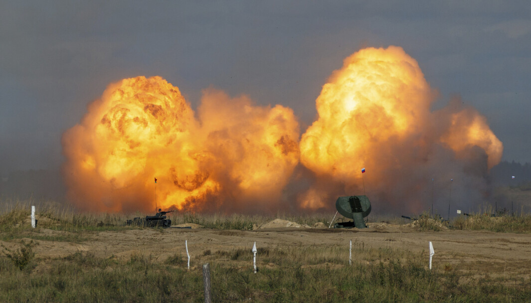 STORØVELSE: Flammer veltet opp over Mulino-treningsfeltet i Nizjnij Novgorod-regionen i Russland i forbindelse med militærøvelsen Zapad-2021 i september, der Hviterussland også deltok. Nå har de to landene varslet nye øvelser etter nyttår. STORØVELSE: Flammer veltet opp over Mulino-treningsfeltet i Nizjnij Novgorod-regionen i Russland i forbindelse med militærøvelsen Zapad-2021 i september, der Hviterussland også deltok. Nå har de to landene varslet nye øvelser etter nyttår.