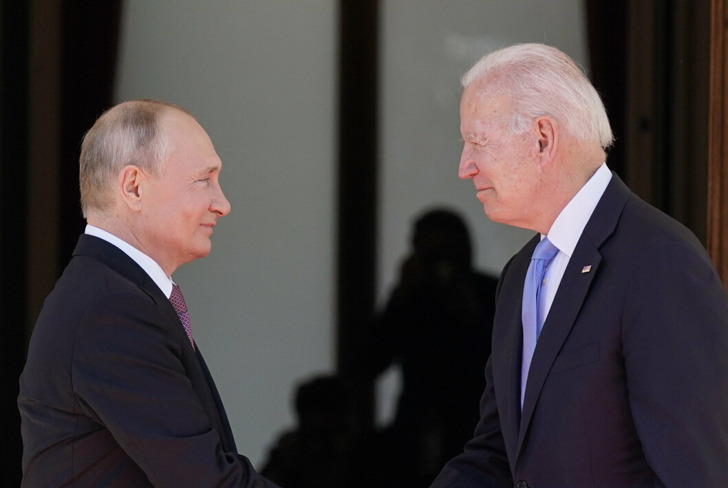 SAMTALER: Russlands Vladimir Putin har skapt fallhøyde for seg selv ved den militære styrkeoppbyggingen mot Ukraina. Her er han i samtaler med USAs president Joe Biden i Sveits sommeren 2021.