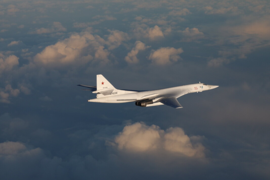 BOMBEFLY: Et russisk Tupolev TU-160 supersonisk bombefly fotografert fra et norsk F-16. BOMBEFLY: Et russisk Tupolev TU-160 supersonisk bombefly fotografert fra et norsk F-16.