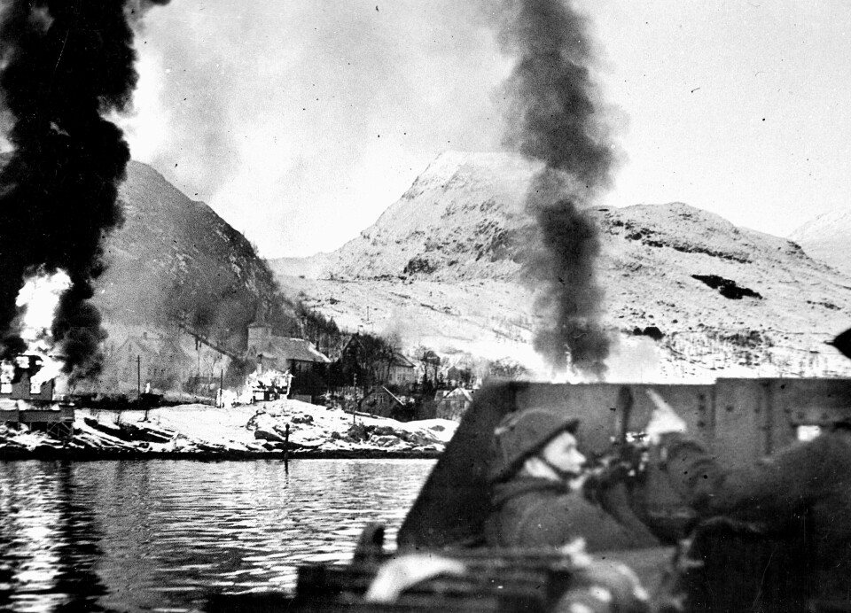 LANDGANG: Allierte kommandosoldatar i landgangsfartøy under Måløy-raidet.