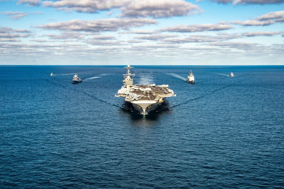 ØVELSE: Hangarskipet USS Harry S. Truman, krysseren USS San Jacinto og fregatten KNM Fridtjof Nansen under en øvelse med de to tunisiske kystvaktskipene Hannon og Tunis 20. desember.