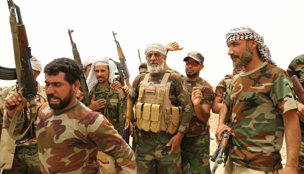 MILITS: Krigere fra Badr-militsen ved frontlinjen mot IS. På denne tiden, i 2015, kjempet de sammen med vestlige styrker. Nå når IS stort sett er nedkjempet, ønsker slike militser at vestlige styrker skal forlate landet.