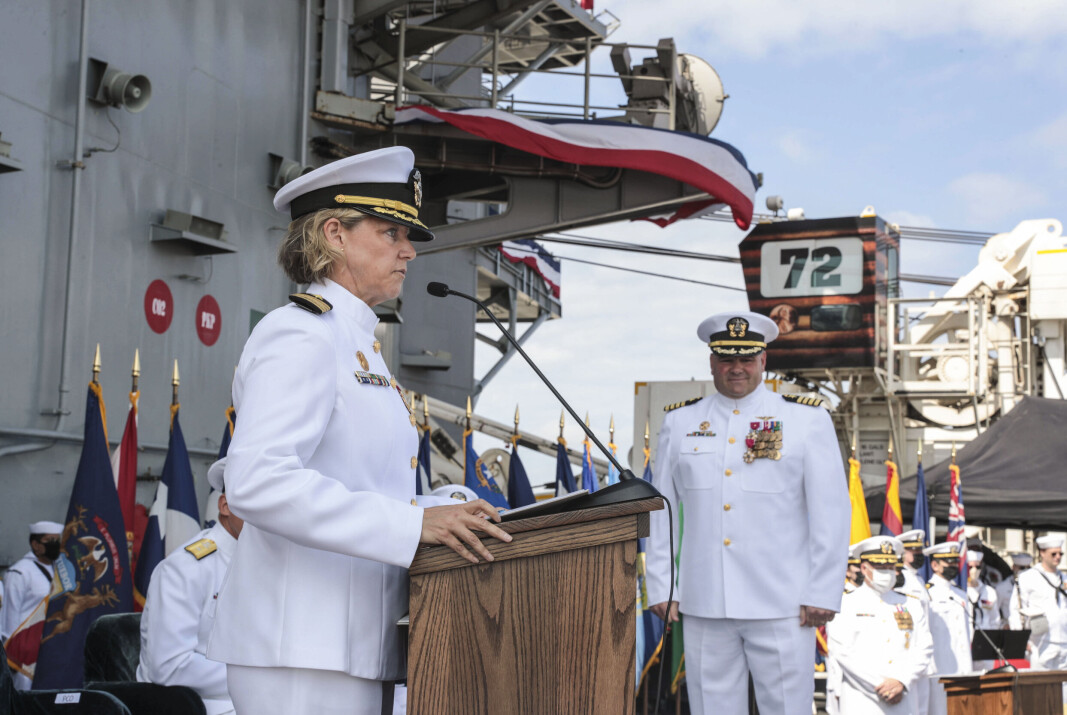 NY JOBB: Kommandør Amy Bauernschmidt da hun tok over kommandoen på USS Abraham Lincoln i august. NY JOBB: Kommandør Amy Bauernschmidt da hun tok over kommandoen på USS Abraham Lincoln i august.