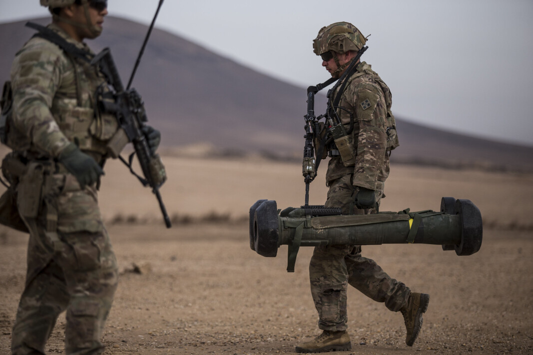 SYRIA: Den USA-ledede koalisjonen mot IS har ifølge New York Times drept tusenvis av sivile, noe det amerikanske forsvaret har forsøkt å skjule. Her bærer en amerikansk soldat på en Javelin-rakett nordøst i Syria. SYRIA: Den USA-ledede koalisjonen mot IS har ifølge New York Times drept tusenvis av sivile, noe det amerikanske forsvaret har forsøkt å skjule. Her bærer en amerikansk soldat på en Javelin-rakett nordøst i Syria.