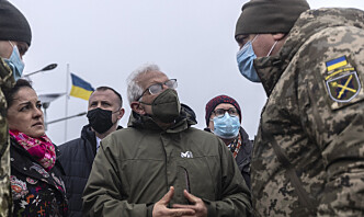 EUs utenrikssjef besøkte fronten i Ukraina: Lover full støtte til landet