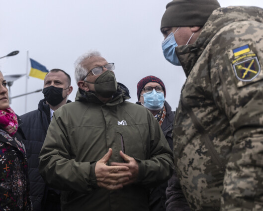 EUs utenrikssjef besøkte fronten i Ukraina: Lover full støtte til landet