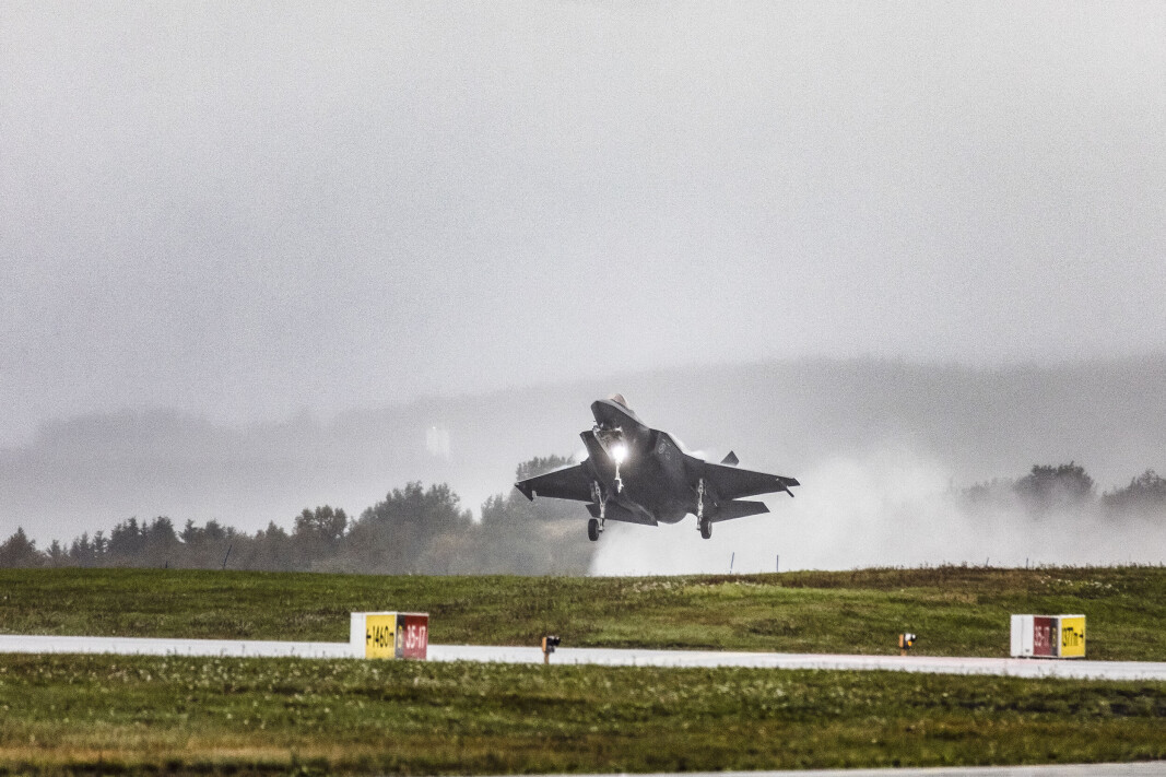 STØY: Et F-35A tar av fra Evenes flystasjon under øvelsen Falcon Deploy 2021. Det skjer ikke uten lyd. STØY: Et F-35A tar av fra Evenes flystasjon under øvelsen Falcon Deploy 2021. Det skjer ikke uten lyd.