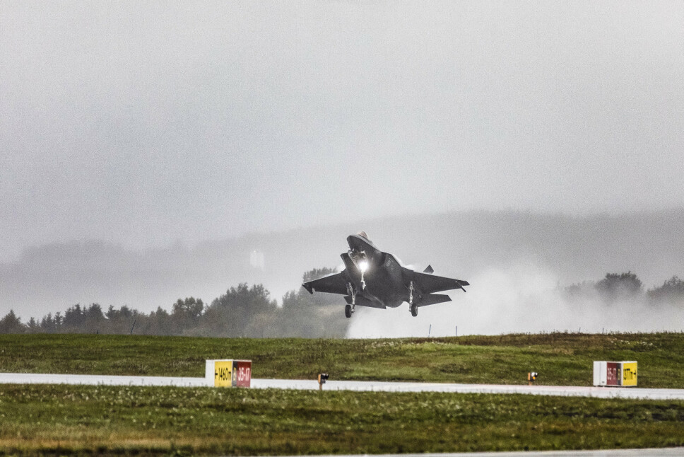 STØY: Et F-35A tar av fra Evenes flystasjon under øvelsen Falcon Deploy 2021. Det skjer ikke uten lyd.