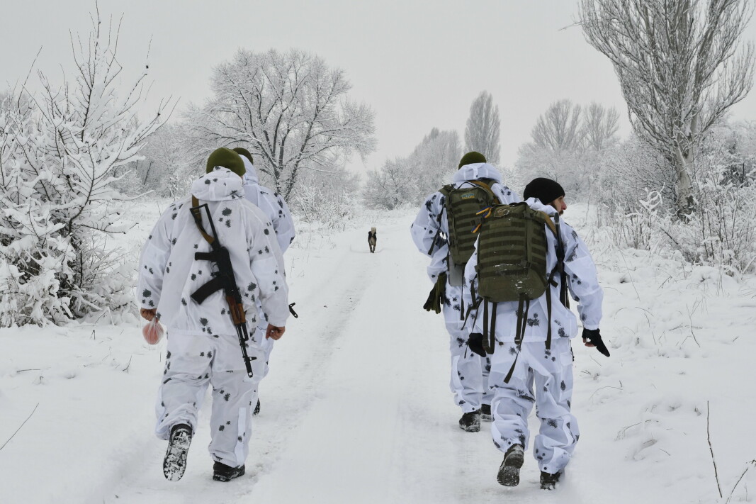 FRONTLINJE: Ukrainske regjeringssoldater ved fronten i Donets-regionen, som delvis kontrolleres av russiskstøttede separatister.