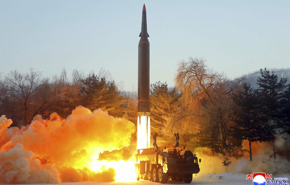 MISSILTEST: Nordkoreanske myndigheter har publisert dette bildet av testen av det angivelig hypersoniske missilet som ble testet tidligere i uka.