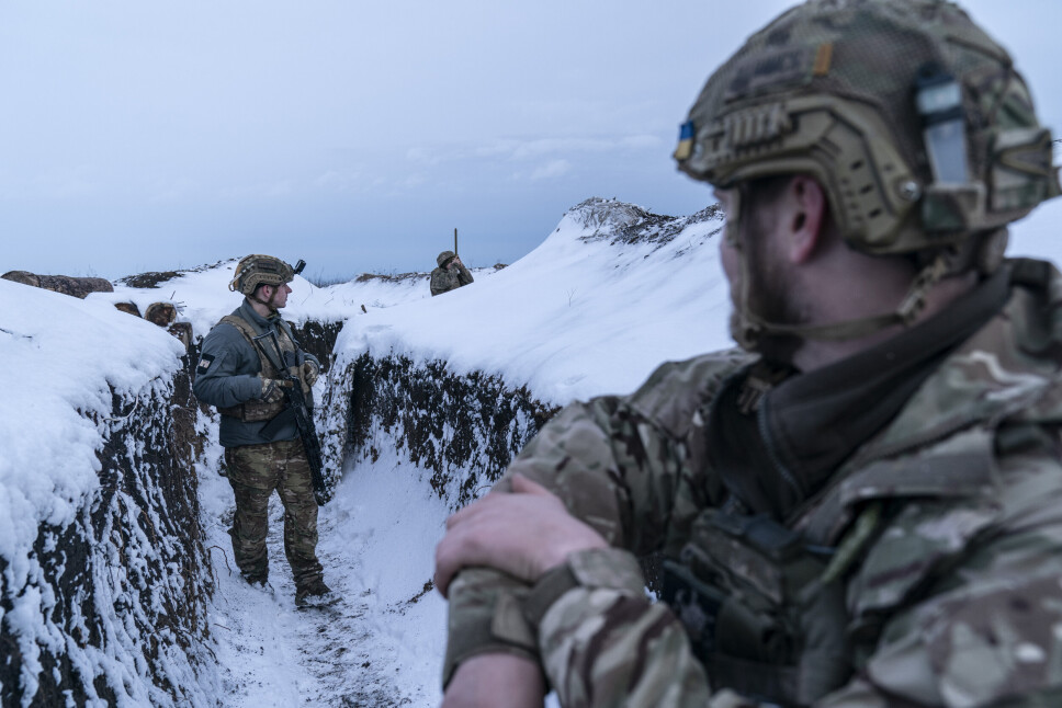 ISFRONT: Ukrainske soldater på frontlinjen mot russiske separatister i Øst-Ukraina. Russland er hardt rammet av vestlige sanksjoner som følge av konflikten.
