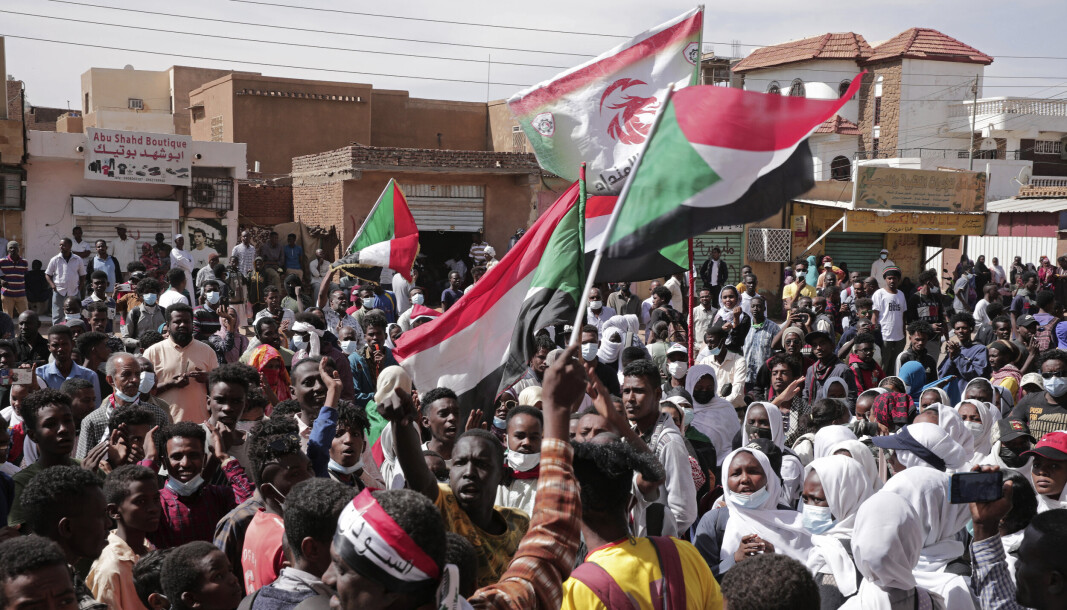 SUDAN: Protestene mot de militære kuppmakerne fortsetter i Sudan, der FN nå skal gjøre er forsøk på å bringe partene til forhandlingsbordet. SUDAN: Protestene mot de militære kuppmakerne fortsetter i Sudan, der FN nå skal gjøre er forsøk på å bringe partene til forhandlingsbordet.