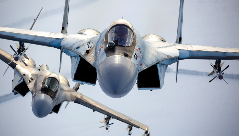 KAMPFLY: To russiske jagerfly fløy over Russland 28. november 2021. USA og Vesten krever at Russland trapper ned sin militæraktivitet nær grensen til Ukraina.