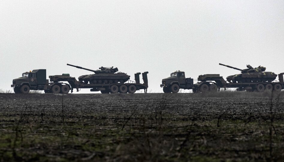TANKS: Ukrainske panservonger fraktes mot Luhansk-regionen øst i landet, som styres av prorussiske separatister.