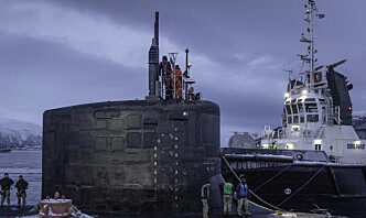 Amerikansk atomubåt møtt av demonstranter i Tromsø