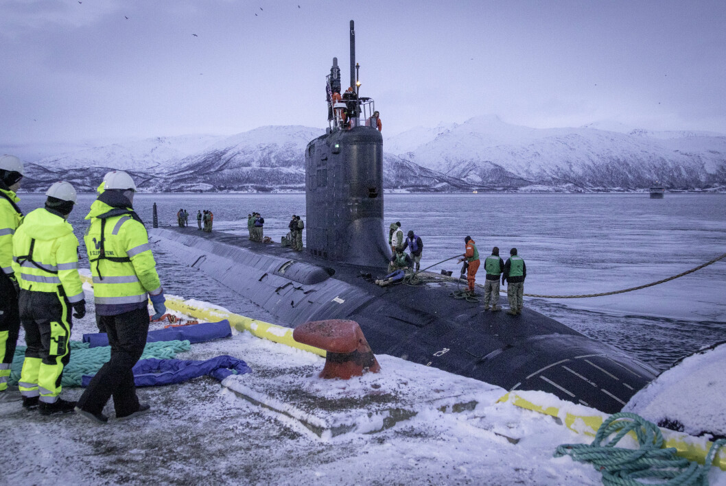 UBÅTBESØK: Her ankommer USS Washington Grøtsund industrihavn i Tromsø. Den har et mannskap på 134 personer og kan utrustes med Tomahawk-kryssermissiler.
