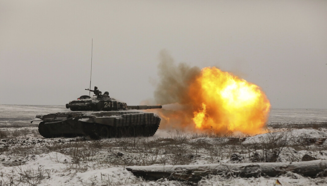 ØVELSE: En russisk T-72B3 stridsvogn deltar i øvelser på Kadamovskii-øvningsfeltet i Rostovskaja 12. januar 2022. ØVELSE: En russisk T-72B3 stridsvogn deltar i øvelser på Kadamovskii-øvningsfeltet i Rostovskaja 12. januar 2022.