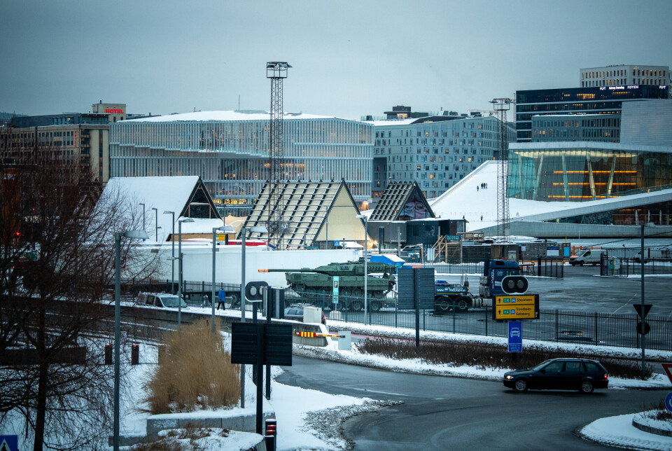 ANKOMST OSLO: En Leopard 2A7 ruller ut fra kaia i Oslo etter å ha blitt transportet til Norge med ferge fra Danmark. ANKOMST OSLO: En Leopard 2A7 ruller ut fra kaia i Oslo etter å ha blitt transportet til Norge med ferge fra Danmark.