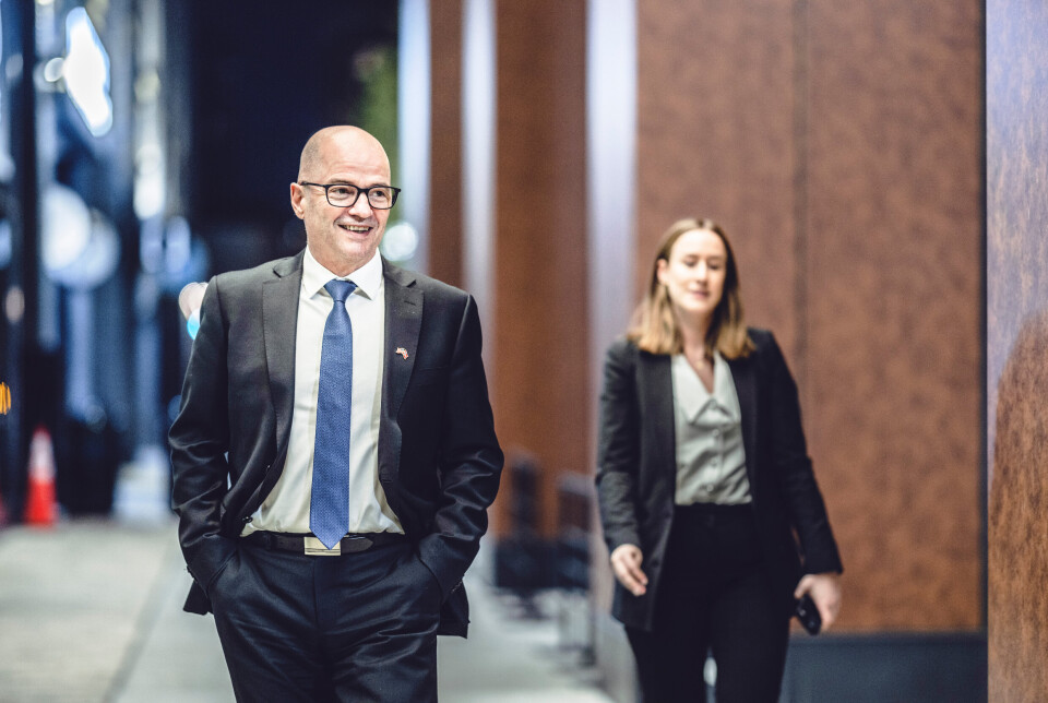 IKKE FLYTTEPLANER: Forsvarsminister Odd Roger Enoksen avbildet under et besøk i USA i fjor.