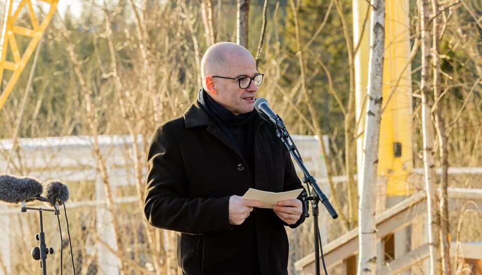 HOLDT TALE: Forsvarsminister Odd Roger Enoksen holdt tale under utdelingen.