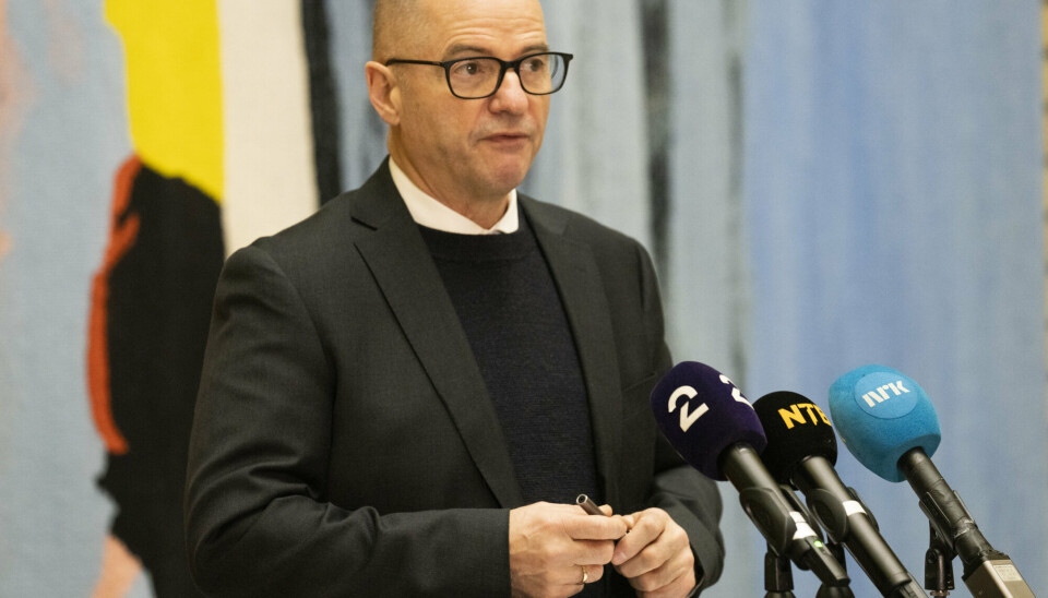 Forsvarsminister Odd Roger Enoksen etter et pressemøte i vandrehallen på Stortinget om situasjonen ved grensen til Ukraina.