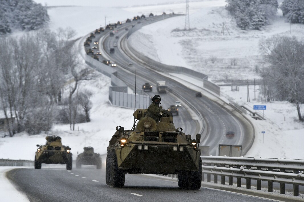KRIM: Russiske pansrede kjøretøyer på den okkuperte ukrainske Krim-halvøya 18. januar.