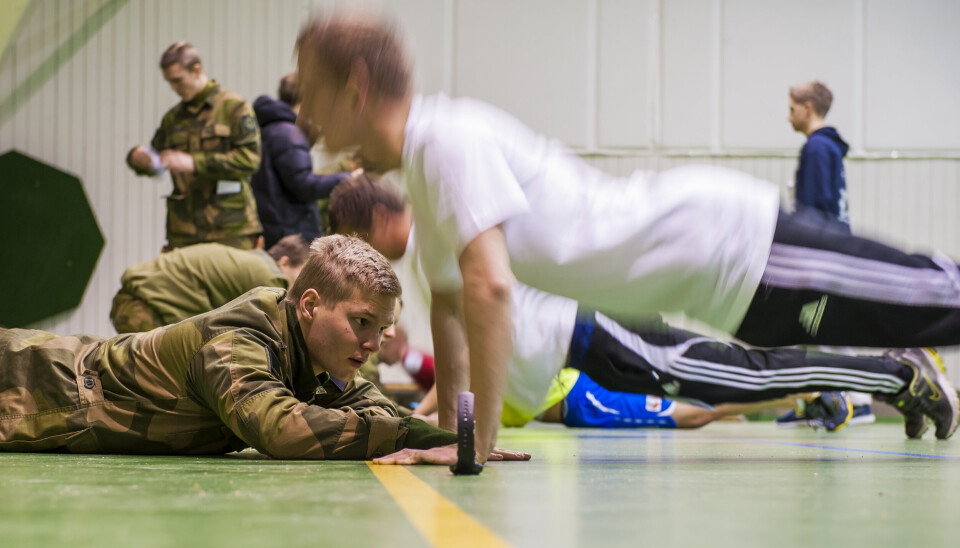 TESTES: Under opptaket til FOS i 2013 skulle de håpefulle gjennom ulike styrketester. TESTES: Under opptaket til FOS i 2013 skulle de håpefulle gjennom ulike styrketester.