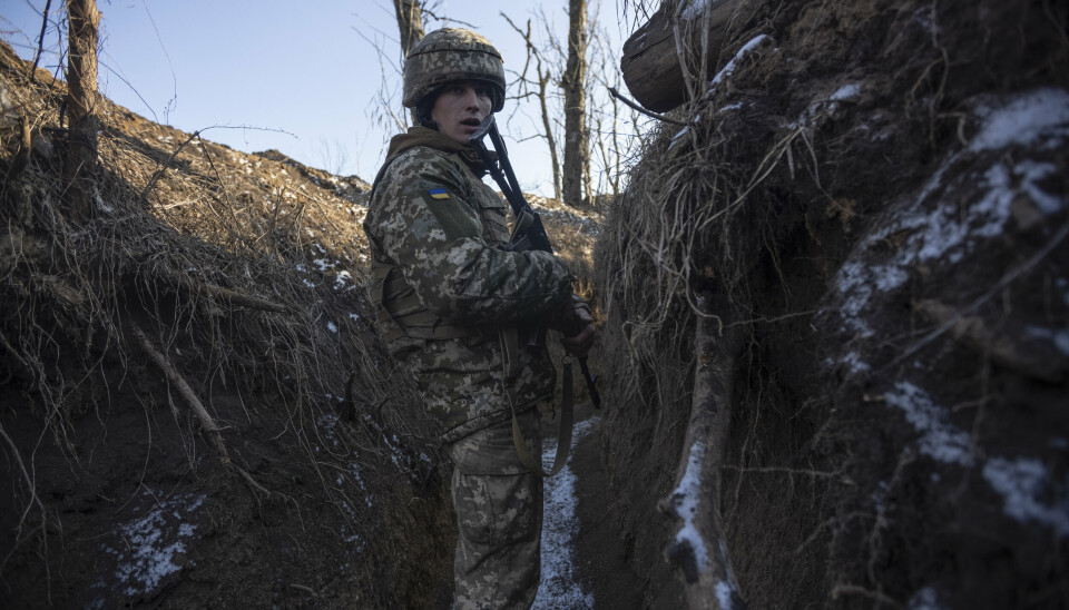 KAMPVILJE: En Ukrainsk soldat i en skyttergrav i Mariupol.