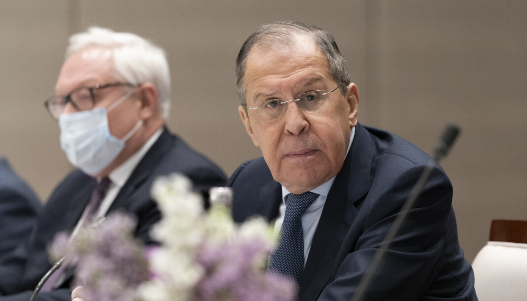 NATO: Sergej Lavrov under møte om Ukraina-krisen. Russland krever at Nato trekker seg ut av Romania og Bulgaria. NATO: Sergej Lavrov under møte om Ukraina-krisen. Russland krever at Nato trekker seg ut av Romania og Bulgaria.