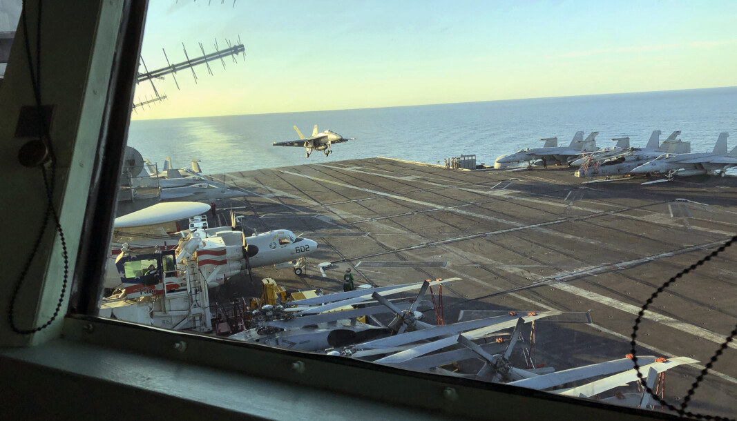 ØVELSE: Et F/A-18 fly på vei inn for landing på dekket av hangarskipet Harry S. Truman. Skipet skal delta i en øvelse i Middelhavet. ØVELSE: Et F/A-18 fly på vei inn for landing på dekket av hangarskipet Harry S. Truman. Skipet skal delta i en øvelse i Middelhavet.