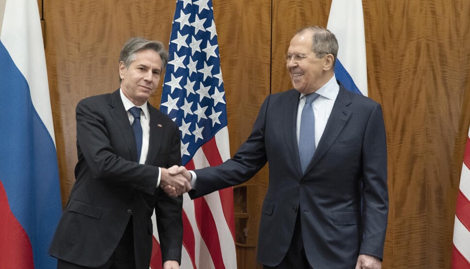 MØTE OM UKRAINA:Tonen var tilsynelatende gemyttlig da utenriksministrene Antony Blinken og Sergej Lavrov stilte opp til fotografering i forkant av fredagens møte om Ukraina