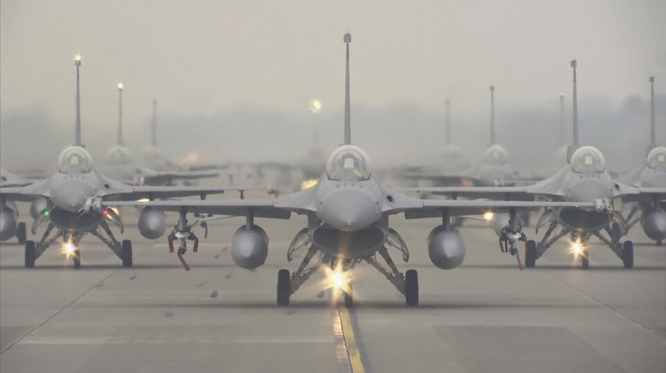 ØVELSE: Dette bildet er fra 5. januar 2022 og viser taiwanske F-16V-fly på rullebanen i forbindelse med en øvelse i Chiayi, sørvest på Taiwan.
