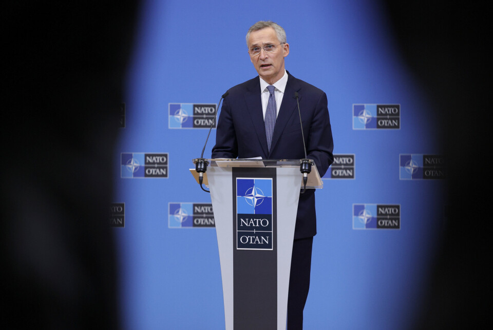VIL SVARE: Natos generalsekretær Jens Stoltenberg sier at alliansen alltid vil svare på alt som svekker deres sikkerhet, blant annet ved å styrke sitt kollektive forsvar. Dette bildet er fra en pressekonferanse 12. januar.